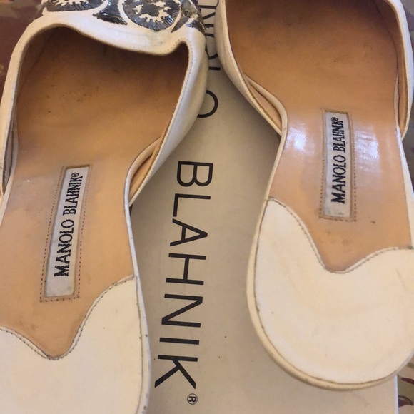 Manolo Blahnik White Leather Mules w/silver embroidery. - Picture 9 of 11